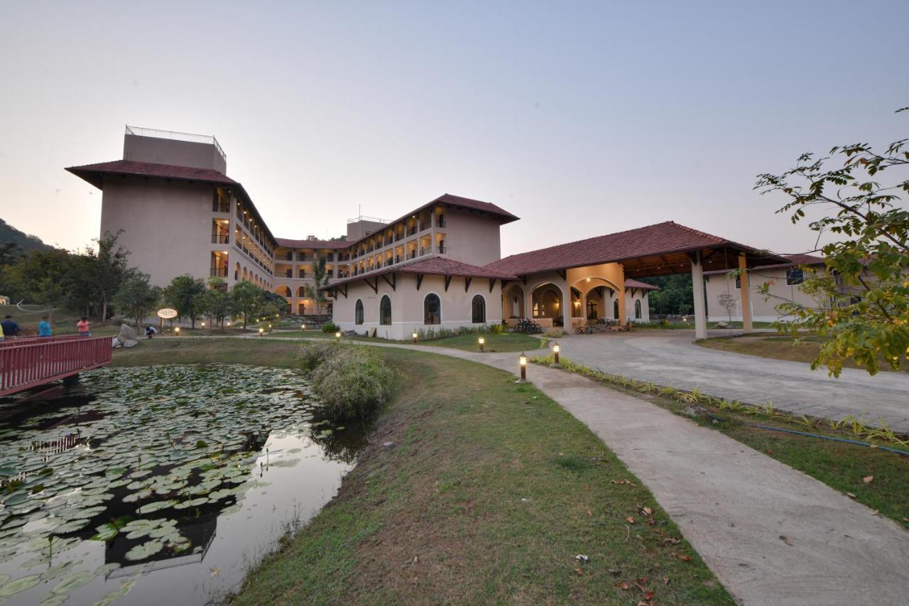 Bhanu The Fern Forest Resort & Spa, Jambughoda Extérieur photo