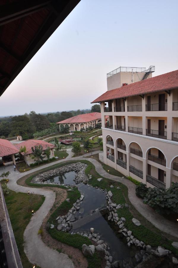 Bhanu The Fern Forest Resort & Spa, Jambughoda Extérieur photo